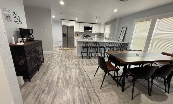 Government Hill House | Spacious 4-bedroom/3 bath home in terrific San Antonio with WiFi, AC
