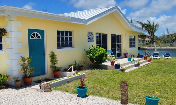 Williams Town House | Spacious 4-Bedroom Villa, on a Lovely Waterway, with Beach and Ocean Views