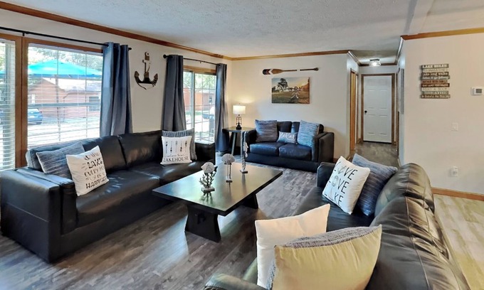 Put-in-Bay House | Spacious 4 BR 2 Bath Home in the Island Club Development - Sleeps 12 - IC77