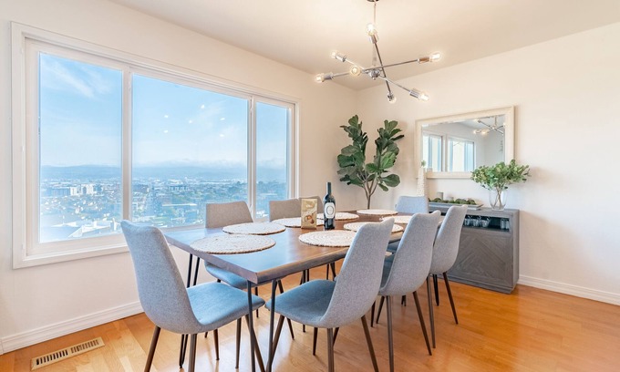 Paradise Valley House | Spacious 4BR Home w/Stunning Views Near SF