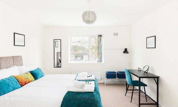 Leamington Spa House | Spacious 4Bed in Leamington Spa with Parking | Pass the Keys