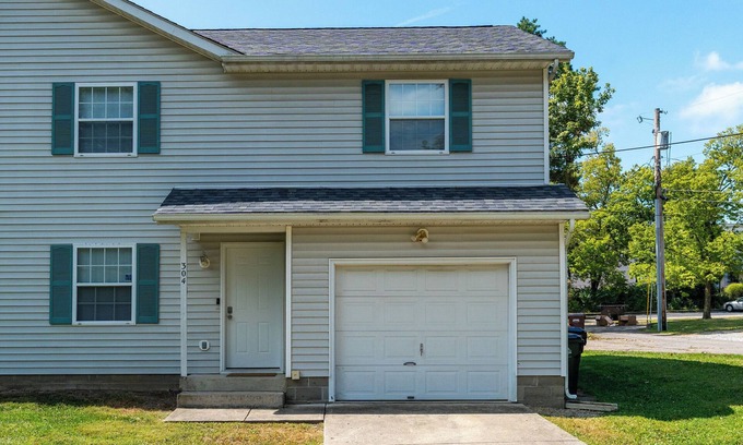 Oxford House | Spacious 4BR/2BA in the heart of Oxford! Minutes from Miami University & Uptown