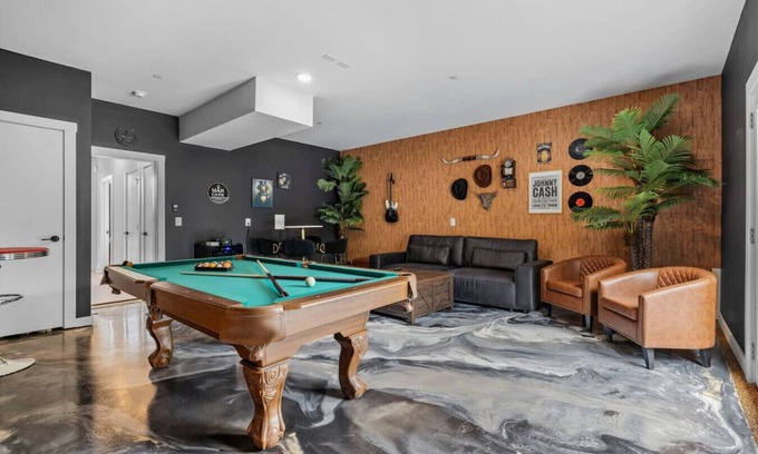 Talbot's Corner Apartment | Spacious 4BR Bachelor Retreat-Game Room & Rooftop!
