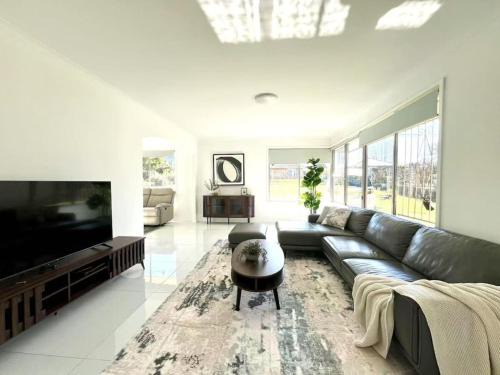 Sunnybank House | Spacious 4BR Family Home Prime Sunnybank Location