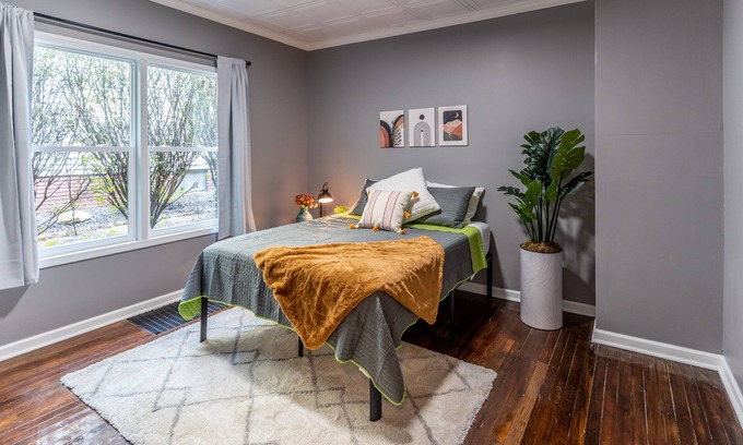 Evansville House | Spacious 4BR Family Haven w/Backyard-Patio-Pets OK