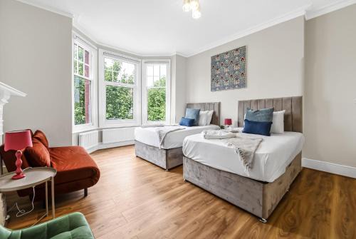 Clapton Apartment | Spacious 4BR Home with Garden Close to Transport