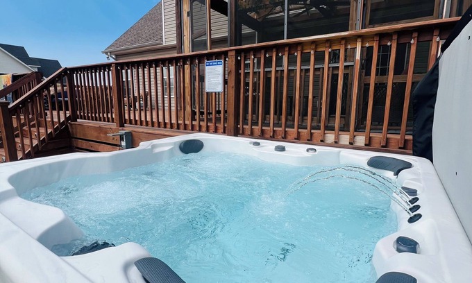 Clarksville House | Spacious 4BR -Hot Tub & Game Room – Near Winery & Distillery
