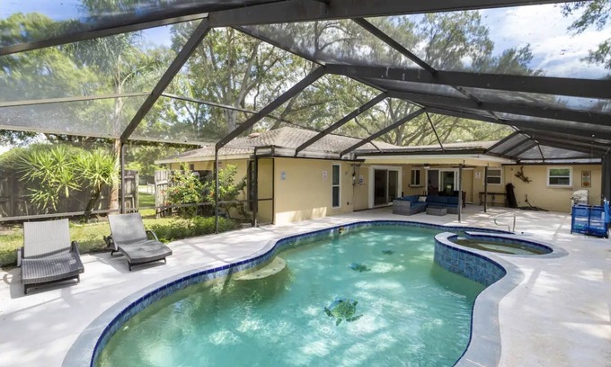 Clearwater House | Spacious 4BR modern home w/Heated Pool, Spa