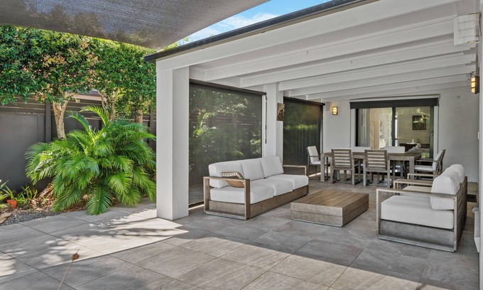 Burleigh Waters House | Spacious 4BR Poolside Escape
