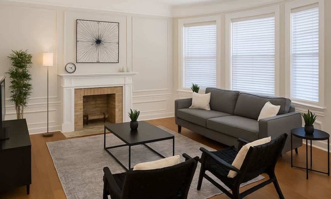 Rogers Park Apartment | Spacious 4BR Retreat
