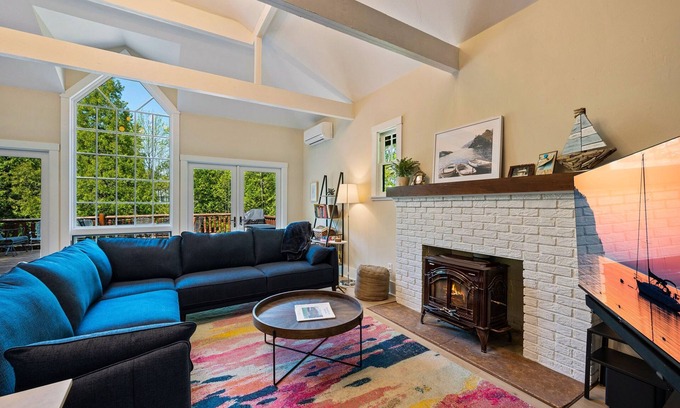 Ephraim House | Spacious 4BR Retreat | Walk to Sunsets on the Bay