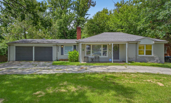 St. Louis House | Spacious 4BR St. Louis Retreat Near Airport, Zoo & Downtown w/Firepit