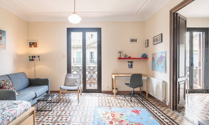 El Born Apartment | Spacious 5 bed Apartment with breathtaking views and elevator!