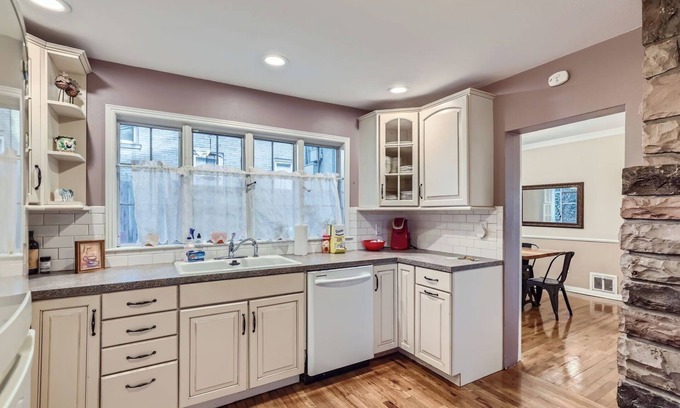 Ballpark House | Spacious 5-Bed Victorian Home with AC and WiFi in Enchanting Denver