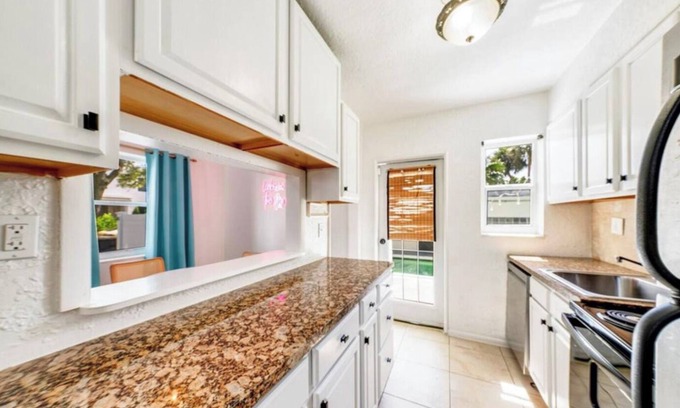 Central Fort Lauderdale House | Spacious 5-bedroom duplex with 2 separate homes in wonderful Fort Lauderdale
