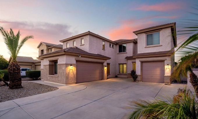 Litchfield Park House | Spacious 5-bedroom house with AC and WiFi in wonderful Litchfield Park