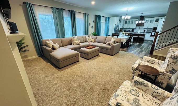 Ham Lake House | Spacious 5-bedroom 4-bathroom house in an acre land in Ham Lake