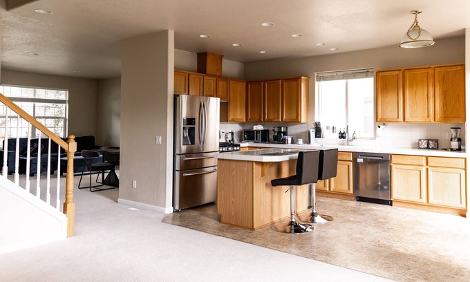 Neighbors Southwest House | Spacious 5-bedroom Family Retreat with Workspace, Jetted Tub, and Backyard Oasis