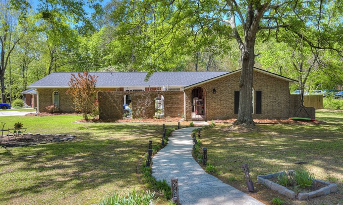 Augusta House | Spacious 5-bedroom house 2.5 miles easy access to Augusta National