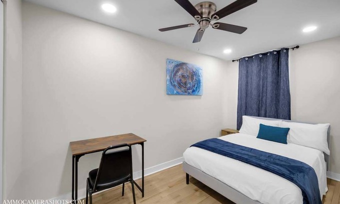 Tri-Taylor House | Spacious 5-bedroom house in awesome Chicago with AC