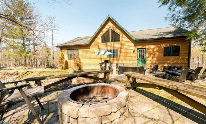 Thayerville House | Spacious 5-bedroom house in enjoyable Deep Creek, MD with WiFi, AC
