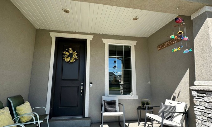 Lindon House | Spacious 5-bedroom house in fabulous Lindon inches away from I-15