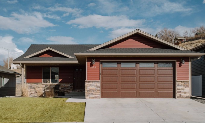 Cody House | Spacious 5-bedroom house with AC, 5 minutes from downtown in charming Cody