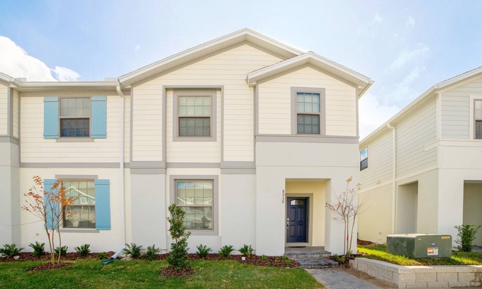 Four Corners House | Spacious 5-bedroom townhome with Pool