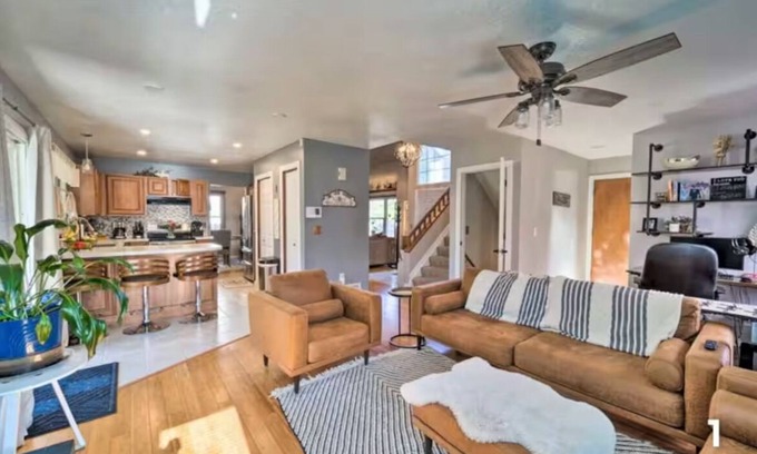 Lamar Heights Area House | Spacious 5-bedroom house with WiFi, AC in charming lake community in Westminster