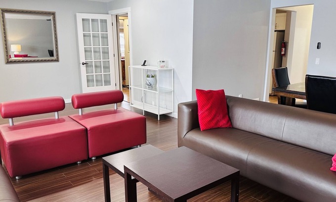 Calgary House | Spacious 5 bedrooms sleep 22