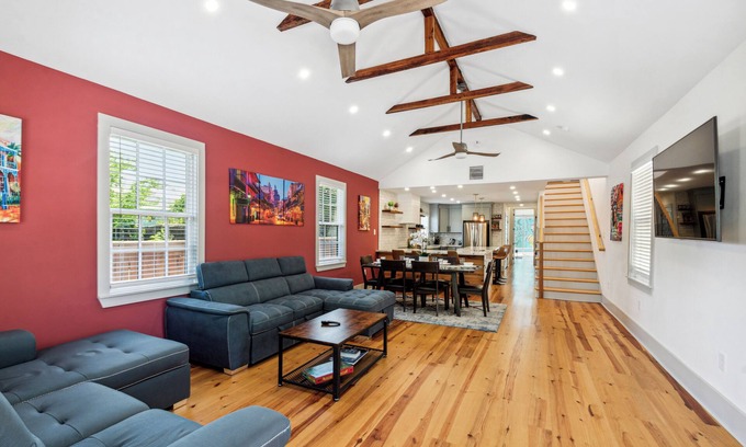 Irish Channel House | Spacious 5 BR 3.5 bath w private backyard