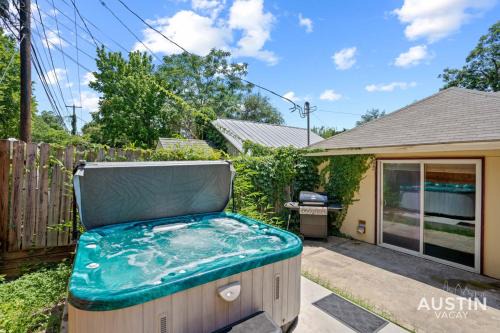 Greater South River City House | Spacious 5BR 4BA Dual Home w Hot Tub, Grill Near SoCo and Zilker by Austin Vacay