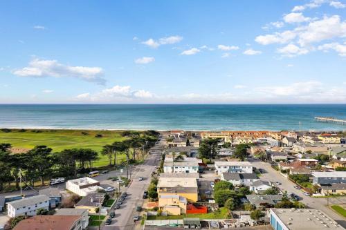 Sharp Park House | Spacious 5BR Coastal Retreat - 8 Beds Beach & Golf