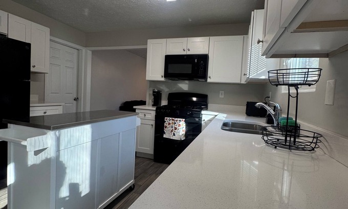 Lithonia House | Spacious 5BR Haven, Sleeps 10!