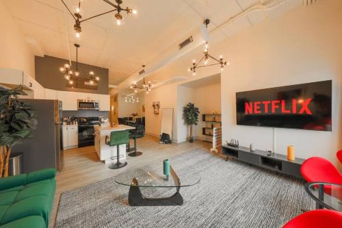 Near South Side Apartment | Spacious 5BR Luxury Suite Perfect for Groups with Gym Access and Optional Parking Near McCormick Place, Grant Park and Soldier Field
