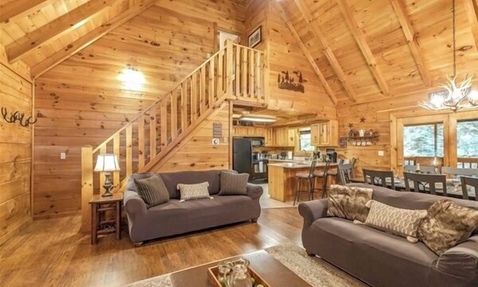 Pigeon Forge Cabin | Spacious 5BRCabin | Hot Tub,Theater,Arcade & More!