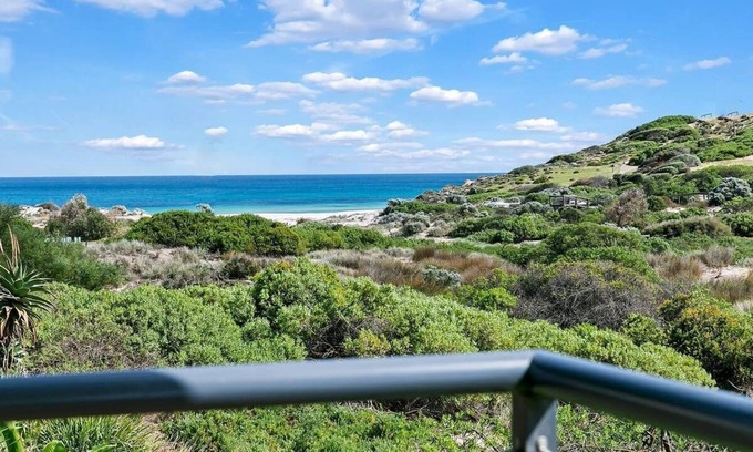Port Willunga House | Spacious 6 bed villa perched on the sand dunes with private unspoilt sea views