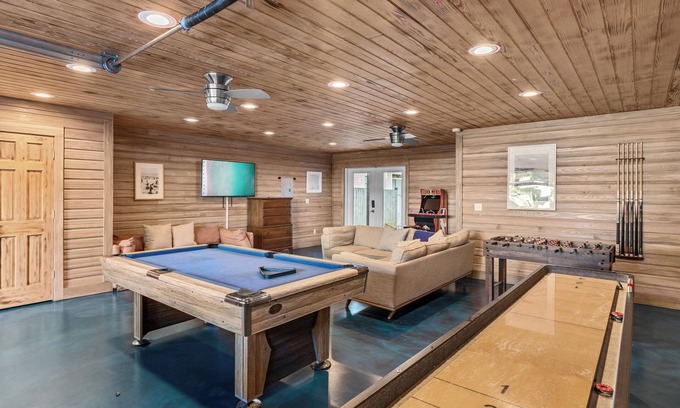 Crystal Beach House | Spacious 6-Bedroom Home in Fabulous Destin – Heated Pool, Game Room & More!