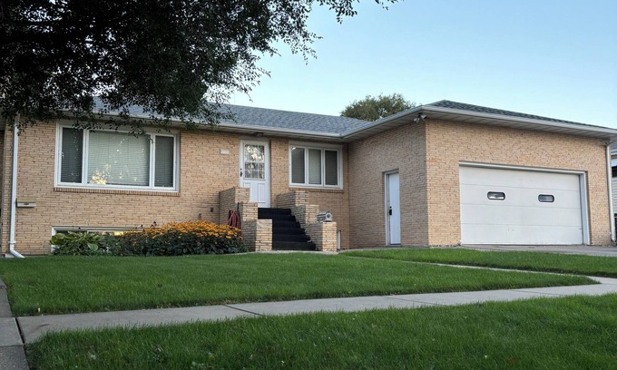 Bismarck House | Spacious 6-bedroom house in Bismarck with WiFi, AC, and pet friendly!