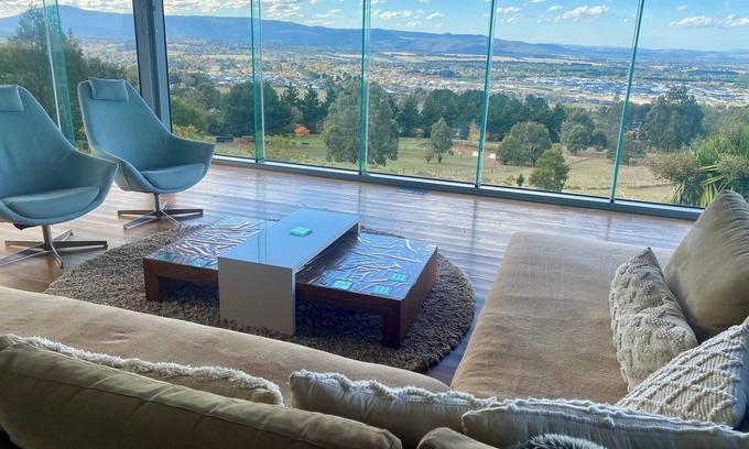 Gisborne House | Spacious 6-BR Retreat with Breathtaking Views – Perfect for Family & Friends