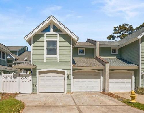 Saint Helena Island House | SPACIOUS 7 Bedroom 55 Bath on Ocean Creek Golf Course!