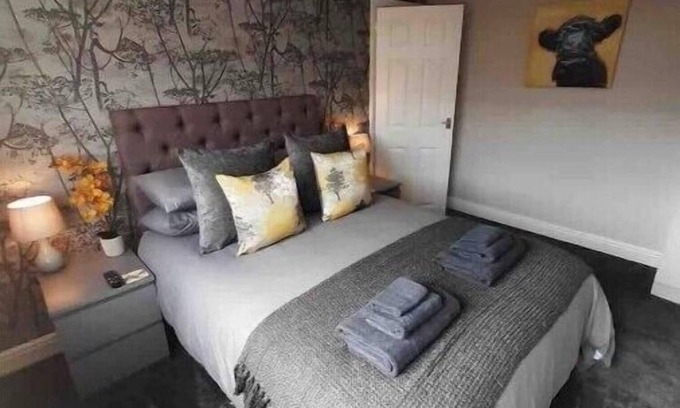 South Shore House | Spacious 7-bedroom house in fantastic Blackpool with AC