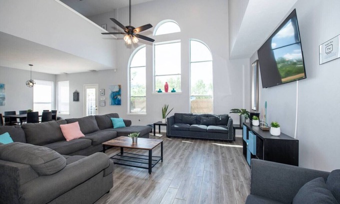 Barker House | Spacious 7BR Houston Home w Heated Pool, Spa, Game Room & Dining for 14