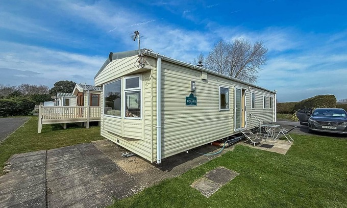 Skegness House | Spacious 8 berth caravan at Southview Holiday Park near Skegness ref 33018ML