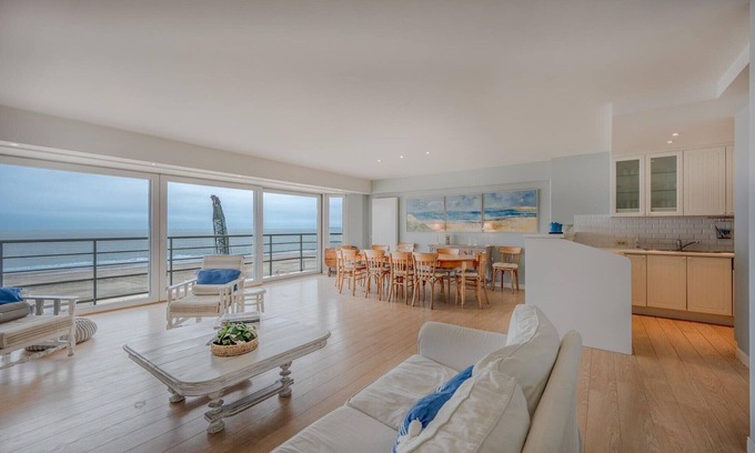 Albertstrand Apartment | Spacious 9-Guest Knokke Apt