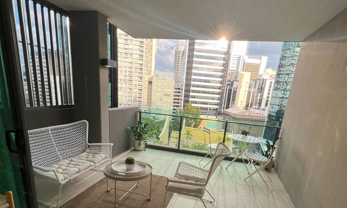 Spring Hill Apartment | Spacious, Alegant, and Convenient Apartment in Brisbane City