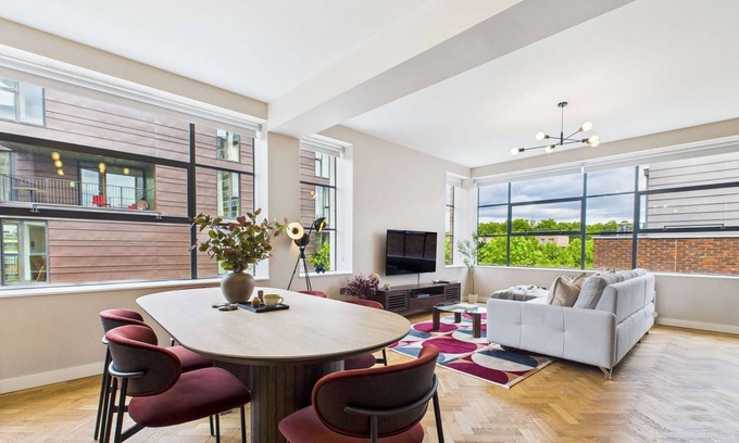 Hoxton Apartment | Spacious and Bright Apartment by Tech City