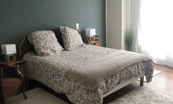 Mugron Apartment | Spacious and bright apartment Pleasant terrace Large living room