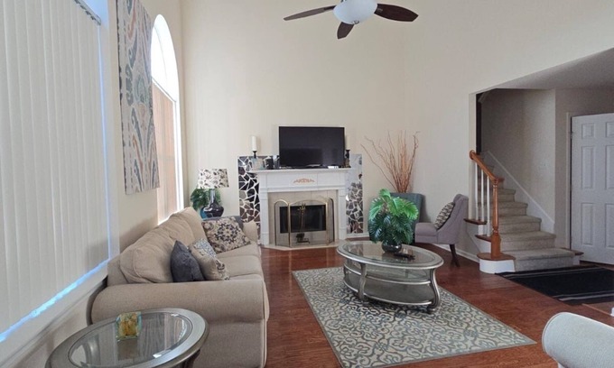 Savannah House | Spacious and charming 4-bedroom house with WiFi, AC in charming Savannah