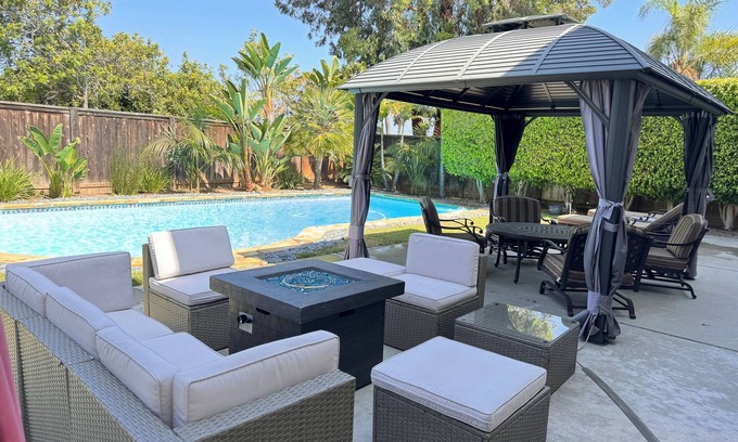 Encinitas House | Spacious and comfy! Private Yard, Pool, Close to Beaches, Hiking, Golf & Shops!
